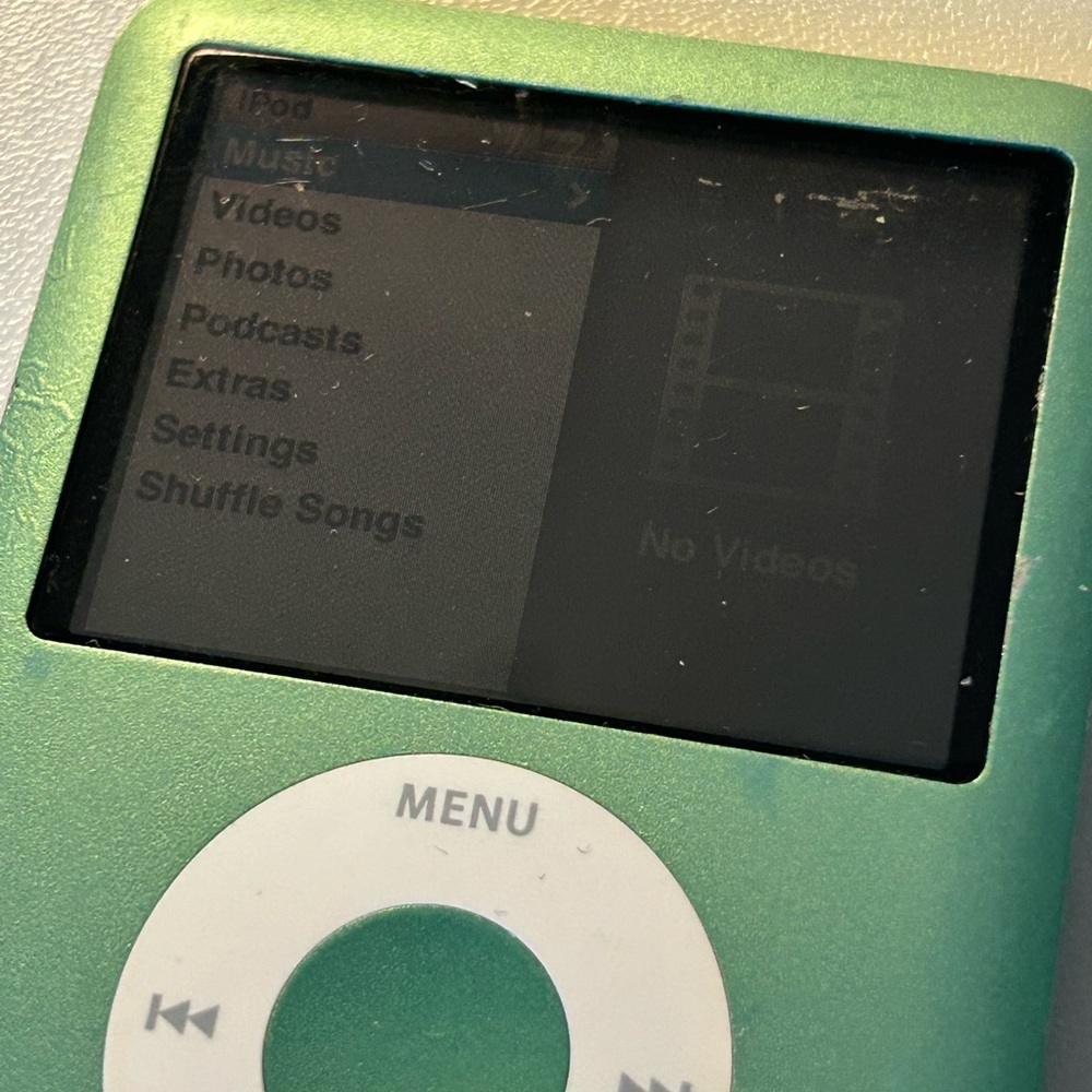 Green iPod Nano 3rd Generation *Does not come with charger* - Picture 3 of 5